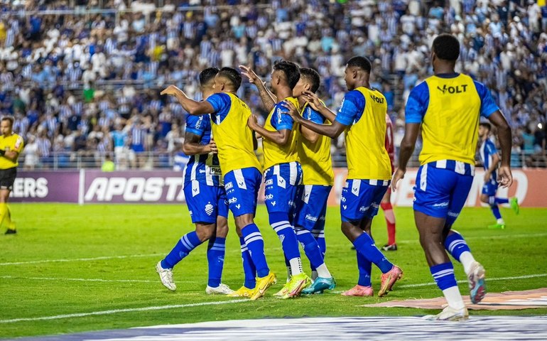 CSA vence o Manaus de virada por 2 a 1 e avança na tabela