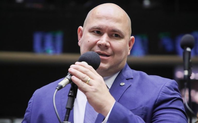 Projeto garante abono de falta a pais universitários que precisam acompanhar filho ao médico