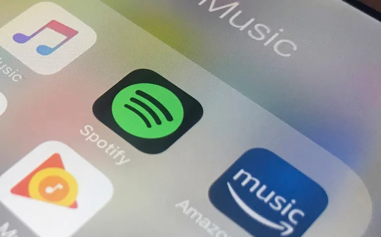 Órgão regulador canadense triplica a contribuição financeira de plataformas de streaming americanas para conteúdo canadense.