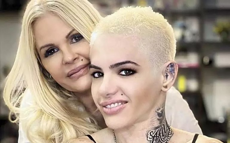 Monique Evans rebate comentários homofóbicos após postar vídeo com a noiva