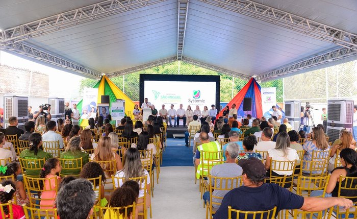 1ª Escola Bilíngue de São Miguel dos Campos foi inaugurada nesta quinta-feira (26) e 7 novos veículos foram entregues