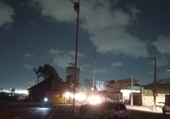 Problemas na rede elétrica comprometem iluminação pública em Maceió