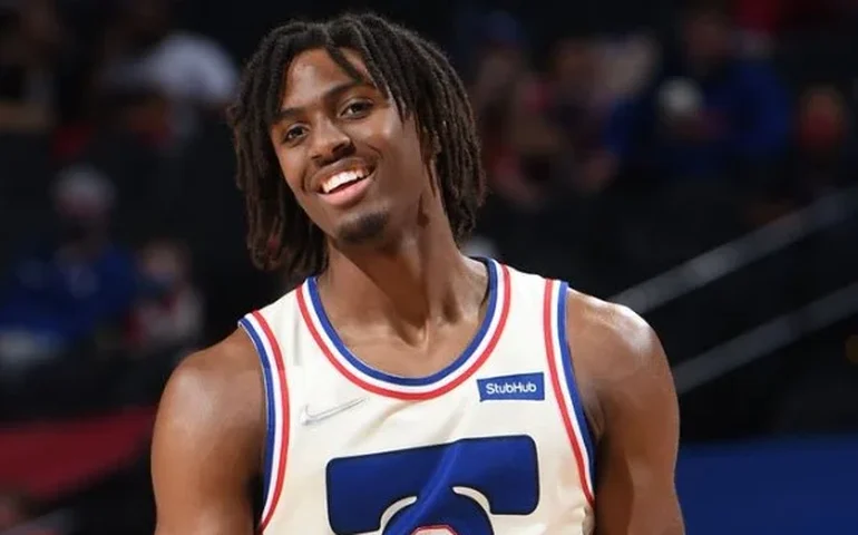 Tyrese Maxey brilha com 54 pontos e lidera vitória dos 76ers sobre os Bucks na prorrogação