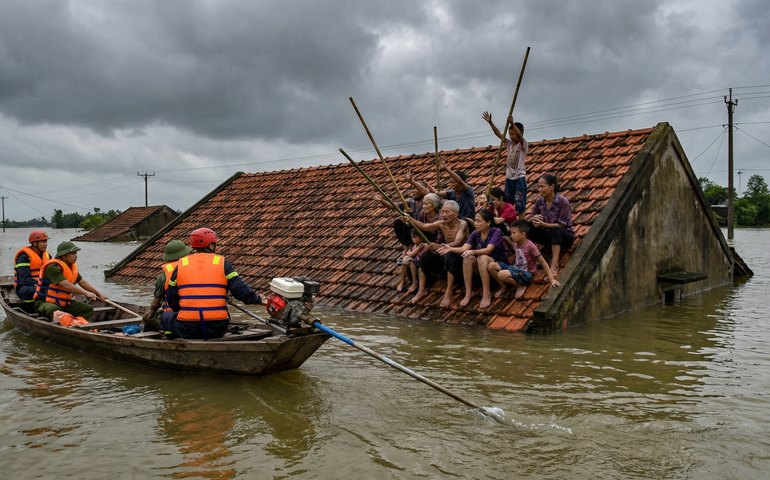 Enchentes deixam 16 mortos e cinco desaparecidos no Vietnã