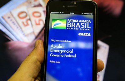 Trabalhadores nascidos em abril podem sacar auxílio emergencial