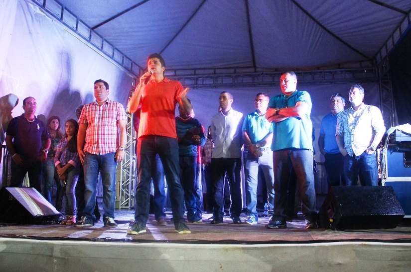 Prefeito Rui Palmeira inaugura obras na Vila Saem na noite de sábado, 25