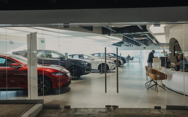 UE impõe tarifas provisórias a veículos elétricos da China