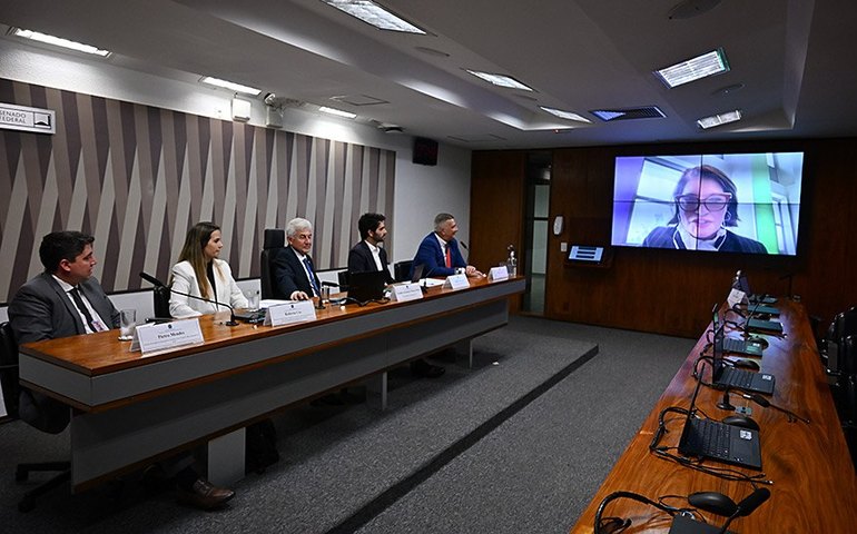 Debatedores defendem regulamentação da exploração de energia no mar