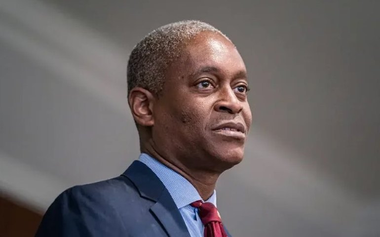 Dirigente do Fed afirma ver 3 cortes de juros nos EUA em 2026 e alívio monetário em 2025