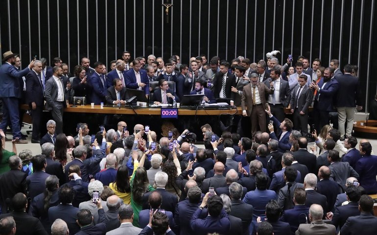 Câmara segue Corregedoria e pede para Conselho de Ética suspender deputados envolvidos em motim