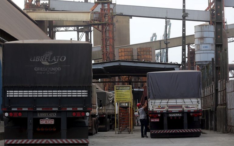 Governo propõe que estados zerem ICMS do diesel importado