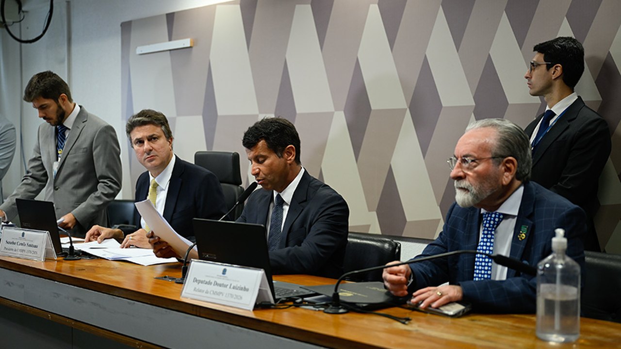 Comissão mista aprova MP que exige exame para exercício da medicina