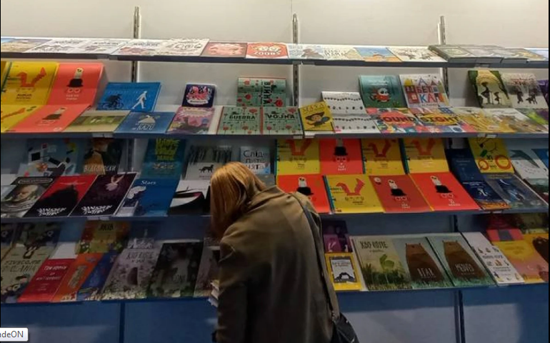 Editores lançam campanha para imprimir livros para crianças ucranianas refugiadas