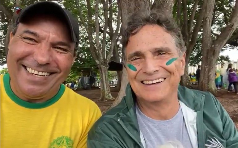 Nelson Piquet participa de manifestação bolsonarista e pede ‘Lula no cemitério’