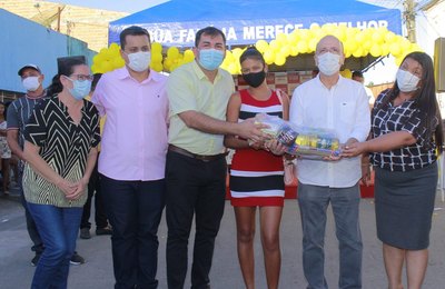 Penedo entrega 400 cartões CRIA e mais de 1000 cestas básicas no Bairro Senhor do Bonfim