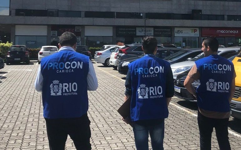 Procon Carioca notifica plataformas por venda de produtos ilegais