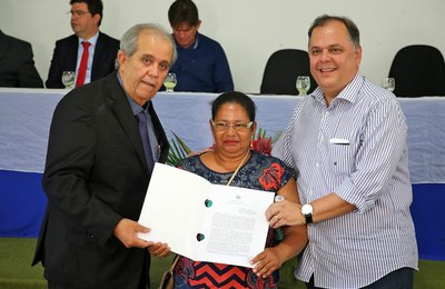 Moradia Legal III entrega 180 títulos de propriedade a famílias de Viçosa 