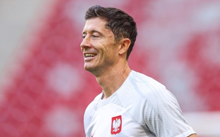Lewandowski é acusado de ter convidado colegas de seleção para jantar bife de ouro na Copa e deixado a conta para a federação