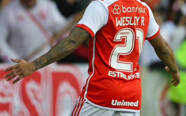 Inter arranca empate com Athletico no fim e completa oito jogos de jejum sob vaias da torcida