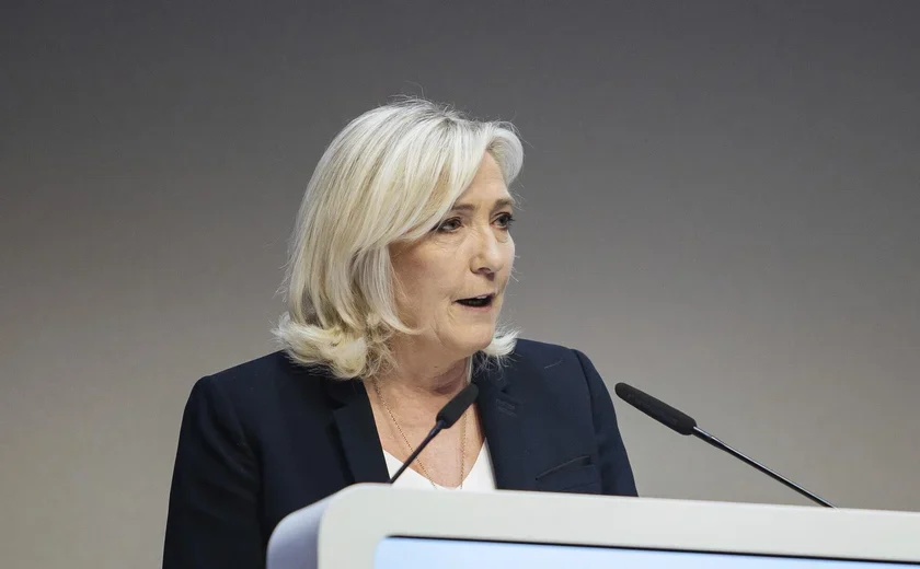 Le Pen cobra novo premiê da França por orçamento 'razoável', mas não sinaliza oposição