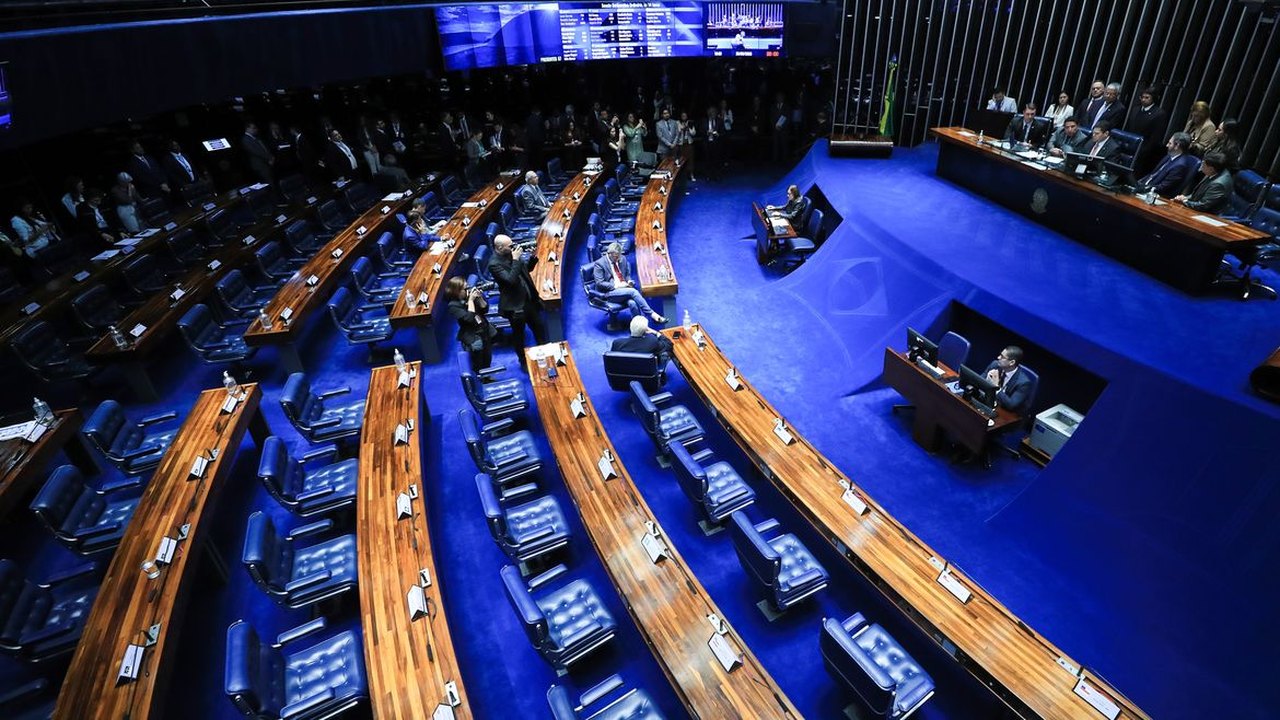 Senado segue Câmara e também derruba decreto do IOF