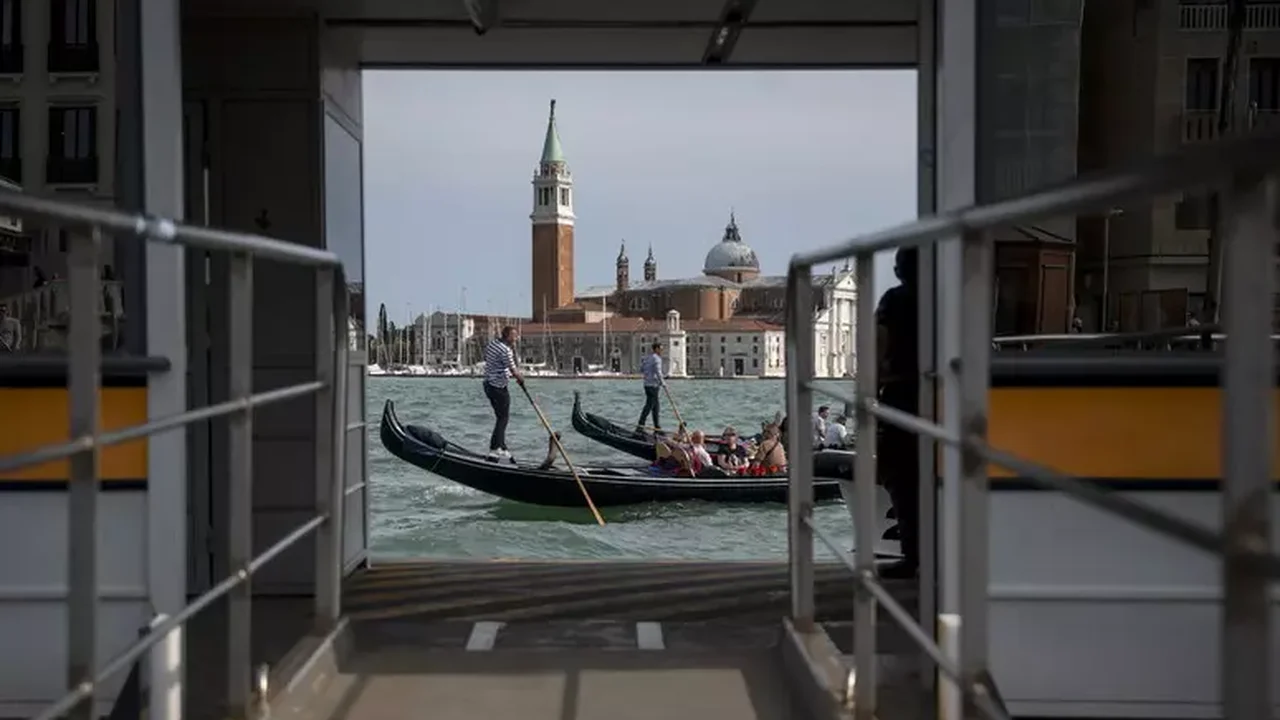 Praça San Marco é restaurada após danos causados por 'acqua alta' de 2019