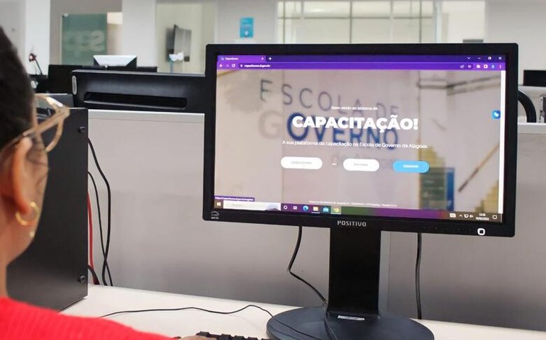 Mais de 100 vagas em cursos gratuitos são oferecidas a servidores estaduais