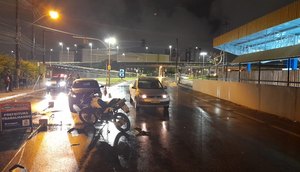 Motociclista com sintomas de embriaguez é detido após provocar colisões em Aracaju / Foto: Foto: CPTran/SE