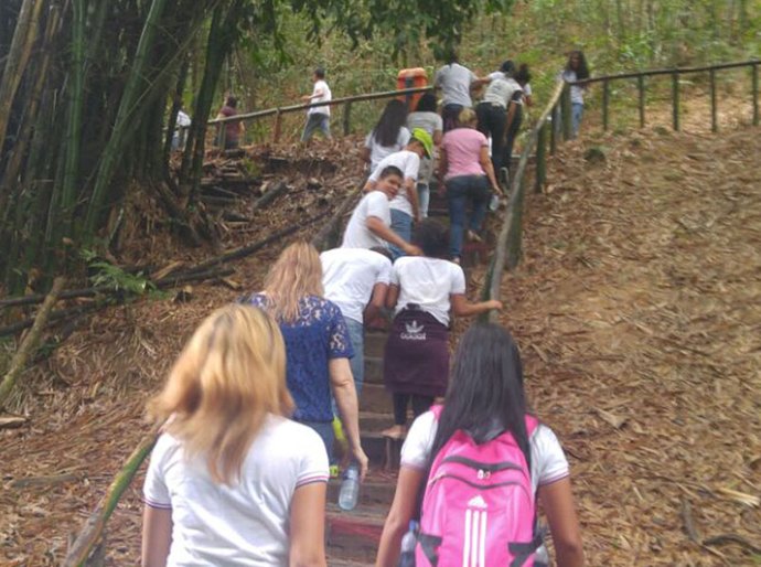 Alunos da rede pública participam de caminhada promovida pela Esmal