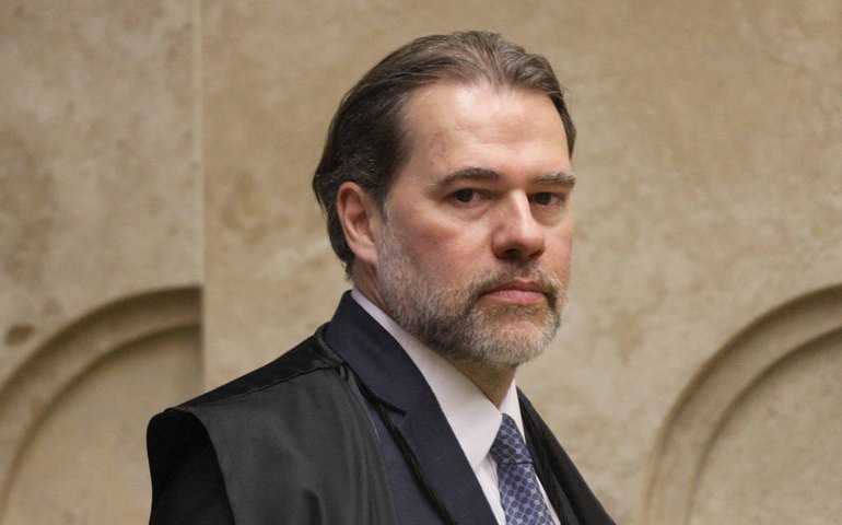 Esmagou cabeça da serpente antes que surgisse o ovo, diz Toffoli, sobre inquérito