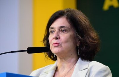 Ministra da Saúde reforça pedido de esforço em conjunto para a reestruturação da Saúde 