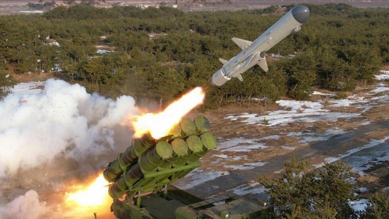 Coreia do Norte anuncia testes de mísseis de cruzeiro debaixo d'água