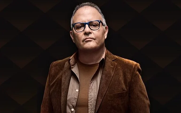 'Sou eu mesmo, não é fake', diz Guilherme Arantes em vídeo para vender o carro