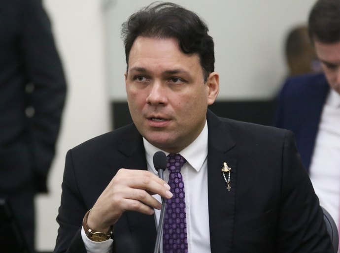 Dudu Ronalsa informa sobre renúncia de dom Antônio Muniz e parabeniza trabalho à frente da Diocese de Maceió