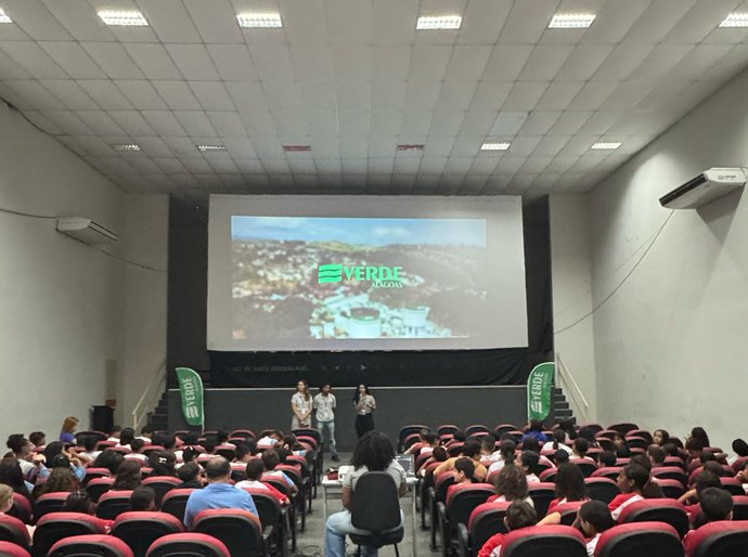 Estudantes de três municípios atendidos pela Verde Alagoas participam do Cine das Águas