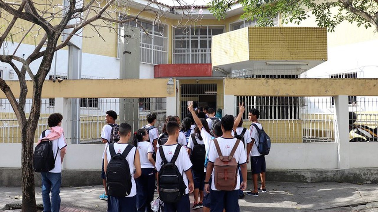 Quatro comissões debaterão paz nas escolas