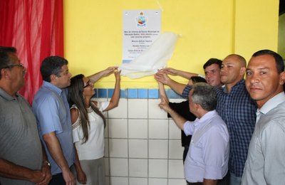 Prefeitura de Penedo entrega mais uma escola totalmente restaurada e climatizada   