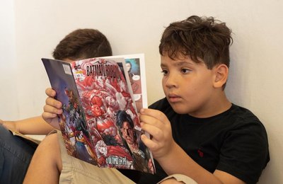 Projeto “Biblioteca na Praia” aproxima crianças do universo literário e incentiva à leitura