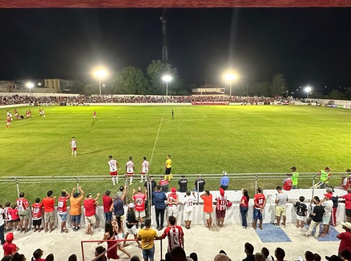 Inauguração de refletores é marco histórico dos 115 anos do Sport Club Penedense