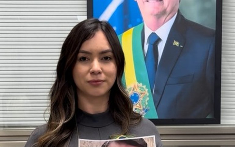 Deputada Fabiana Bolsonaro faz 'blackface' em protesto contra Erika Hilton e é alvo de investigação