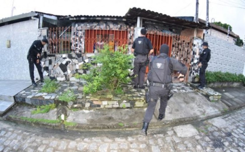 Operação conjunta prende 10 suspeitos de homicídios na parte alta de Maceió