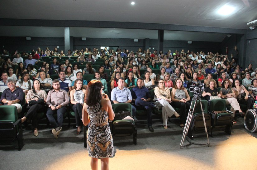 População de Palestina recebe projeto volante da biblioteca do Sesc Alagoas