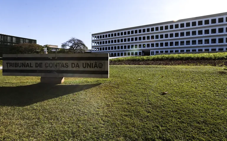 Câmara aprova PEC que torna tribunais de Contas órgãos permanentes