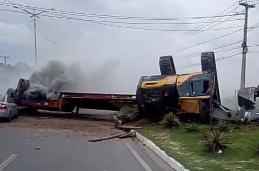 Acidente envolvendo caminhão deixa duas pessoas mortas, na Rota do Mar