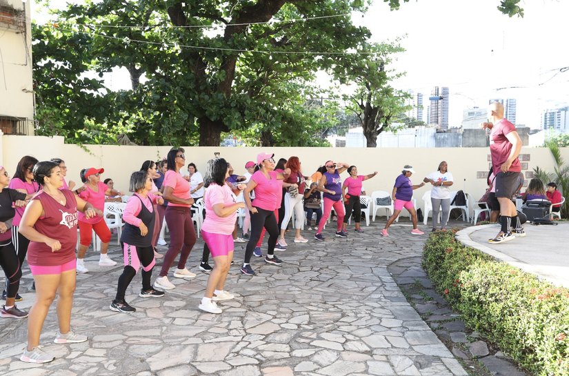 Casa da Mulher Alagoana promove ação educativa no Outubro Rosa