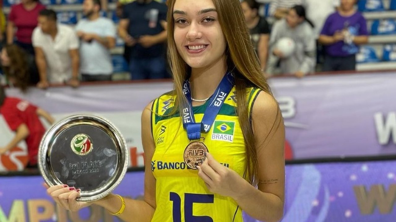 Conheça Helena, revelação do vôlei brasileiro na briga pelo ouro no Pan de Santiago