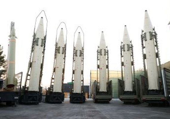 Irã envia centenas de mísseis balísticos para a Rússia, dizem fontes