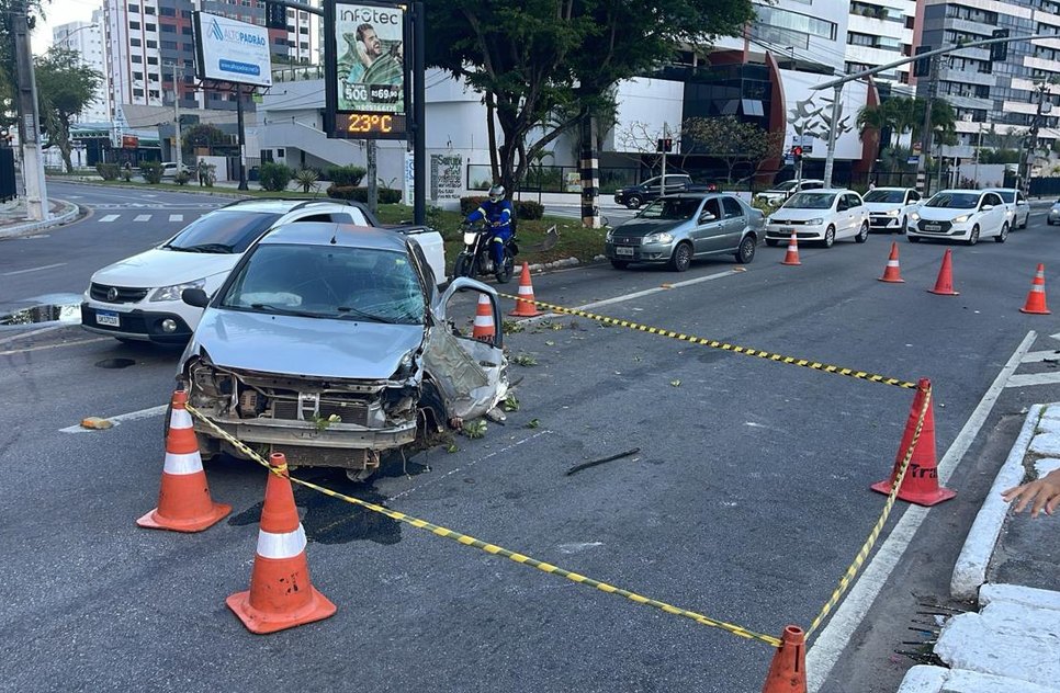 Acidente de carro deixa homem morto na Zona Sul de Aracaju / Foto: Foto: Douglas Santos/TV Atalaia