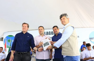 Marx participa de assinatura para construção do terminal de passageiros do Porto de Maceió 