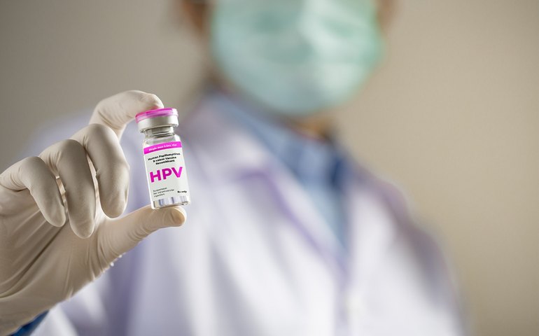 Vacina contra HPV reduz riscos de câncer de colo do útero